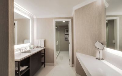 Guest bathroom with shower at The Westin New Orleans.