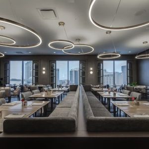 Dining area perfect for coworking at The Westin New Orleans.