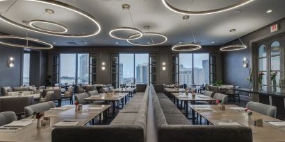 Dining area perfect for coworking at The Westin New Orleans.