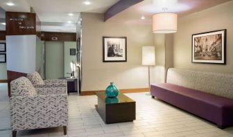 Lounge seating at Hampton Inn Manhattan - Madison Square Garden.