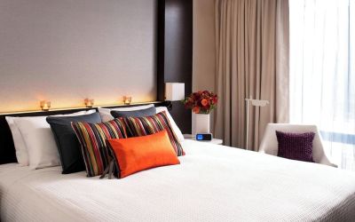King bed at Courtyard By Marriott New York Manhattan/Central Park.