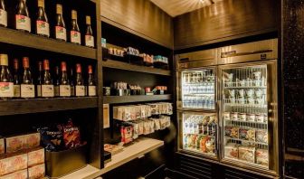 Convenience store at Courtyard By Marriott New York Manhattan/Central Park.