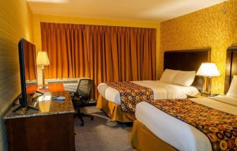 Day use twin room with work desk and private bathroom at Elmhurst Hotel.