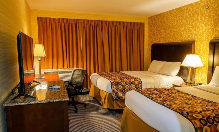 Day use twin room with work desk and private bathroom at Elmhurst Hotel.