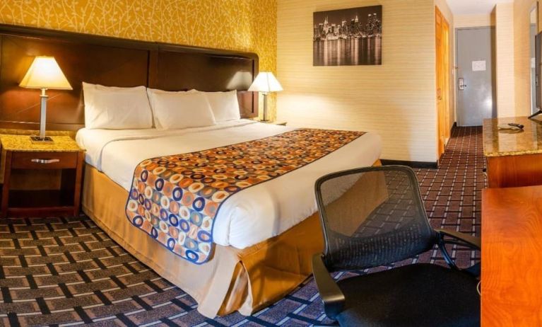 Standard day use room with work desk and private bathroom at Elmhurst Hotel.