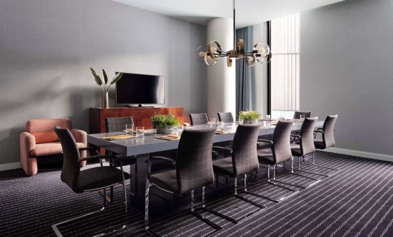 Professional meeting room at Graduate New York.
