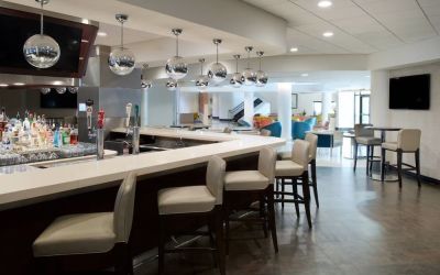 On-site bar with lounge area at Sheraton Miami Airport Hotel.