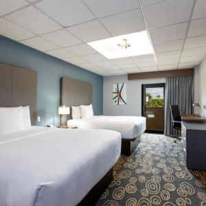 Day use twin room with work desk and private bathroom at Regency Miami Airport By Sonesta.
