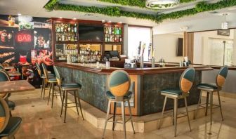 On-site bar at Regency Miami Airport By Sonesta.