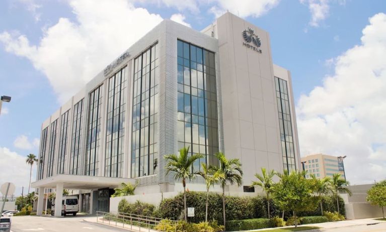 Exterior view of EB Hotel Miami.