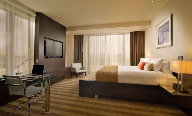 King room with work desk and private bathroom at EB Hotel Miami.