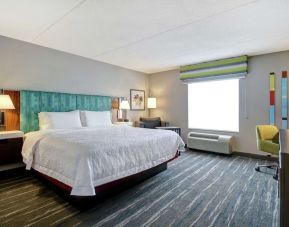 King room at Hampton Inn And Suites Guelph.