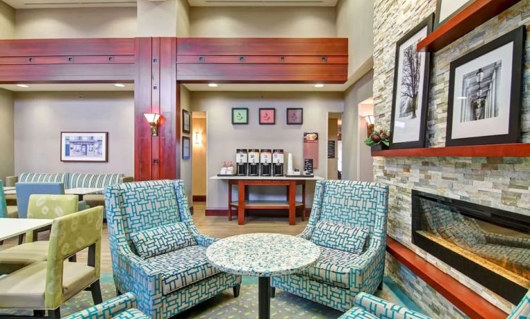 Lobby seating at Hampton Inn And Suites Guelph.