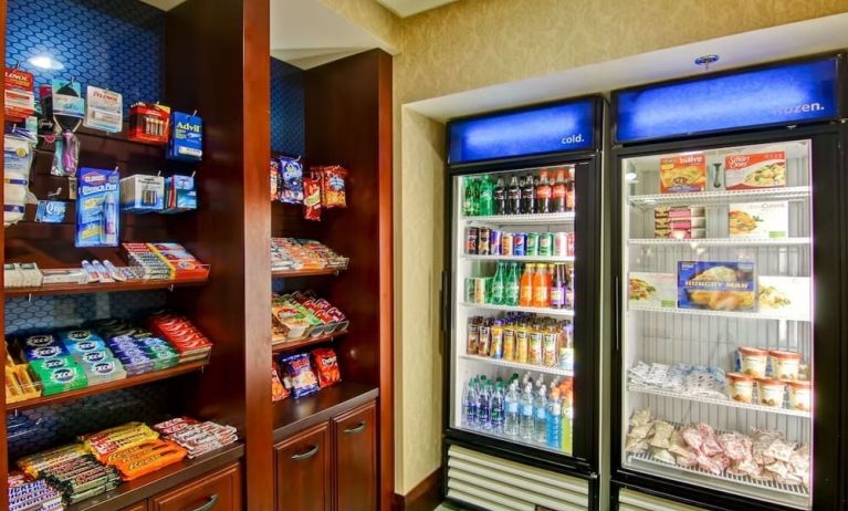 Snack bar at Hampton Inn And Suites Guelph.