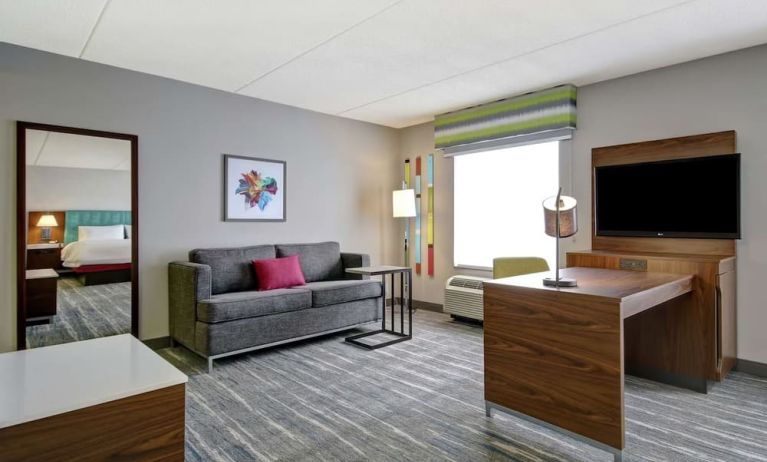 King room at Hampton Inn And Suites Guelph.