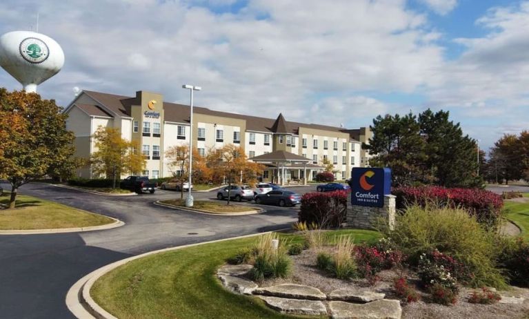 Hotel exterior at Comfort Inn & Suites Geneva - West Chicago.