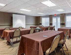 Meeting room at Comfort Inn & Suites Geneva - West Chicago.