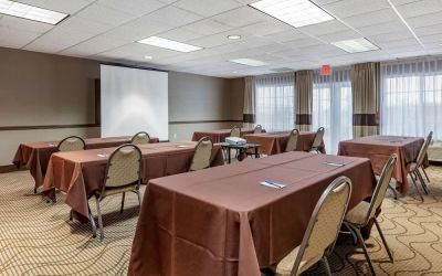 Meeting room at Comfort Inn & Suites Geneva - West Chicago.