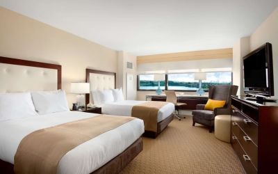 Day use twin room with work desk at Hilton Miami Airport Blue Lagoon.