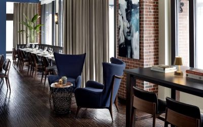 Dining area perfect for coworking at The Boxer Boston.