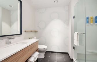 Day use room at Tru By Hilton Ft. Lauderdale Airport.