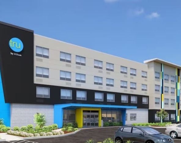 Hotel exterior at Tru By Hilton Atlanta Northlake Parkway.