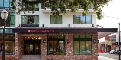 Hotel entrance at Hilton Garden Inn Mobile Downtown.