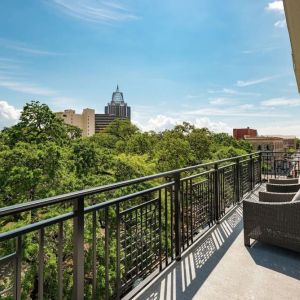 Oudoor terrace at Hilton Garden Inn Mobile Downtown.