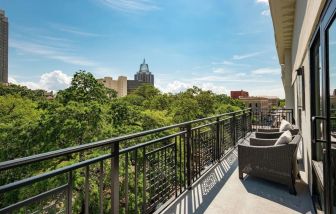 Oudoor terrace at Hilton Garden Inn Mobile Downtown.