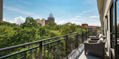 Oudoor terrace at Hilton Garden Inn Mobile Downtown.