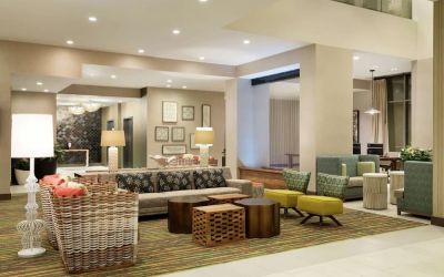 Coworking lounge at Embassy Suites By Hilton Oahu Kapolei.