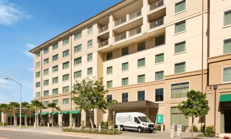 Hotel exterior at Embassy Suites By Hilton Oahu Kapolei.
