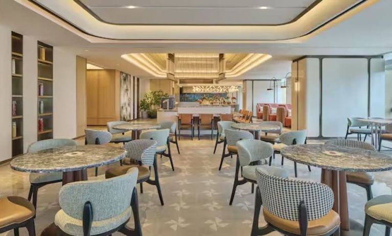 Dining room at Hilton Garden Inn Chongqing Yubei Central Park.