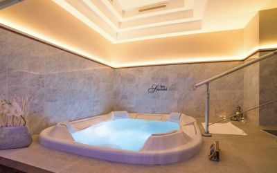 Whirlpool available at Splendid Hotel & Spa Nice.