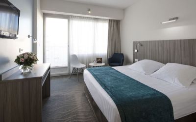 Day use room with natural light at Splendid Hotel & Spa Nice.