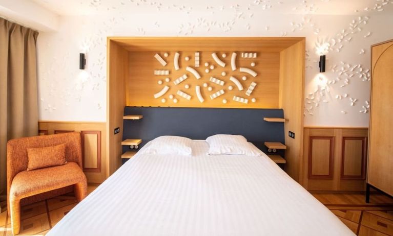Day use room with natural light at Splendid Hotel & Spa Nice.