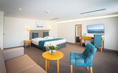 Spacious day use room with sofa at Splendid Hotel & Spa Nice.