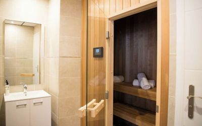 Steam room at Splendid Hotel & Spa Nice.