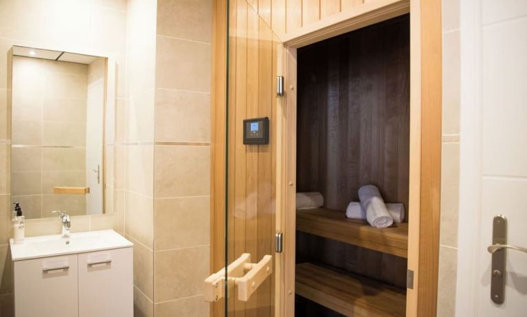 Steam room at Splendid Hotel & Spa Nice.