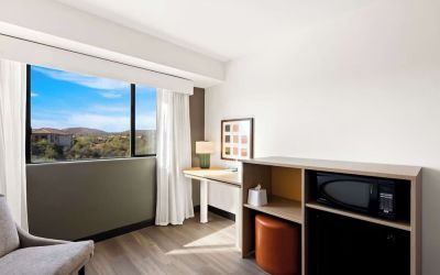 Day use room with natural light at Spark By Hilton Fountain Hills Scottsdale.