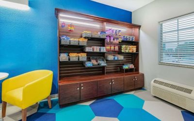 Snack bar at Microtel Inn And Suites By Wyndham Austin Airport.
