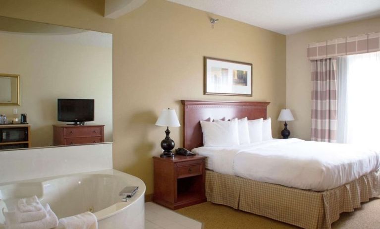 Romantic day use room at Country Inn & Suites By Radisson Mankato Hotel.