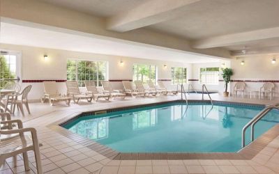 Indoor pool at Country Inn & Suites By Radisson Mankato Hotel.