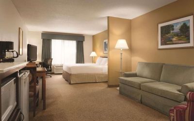 Romantic day use room at Country Inn & Suites By Radisson Mankato Hotel.