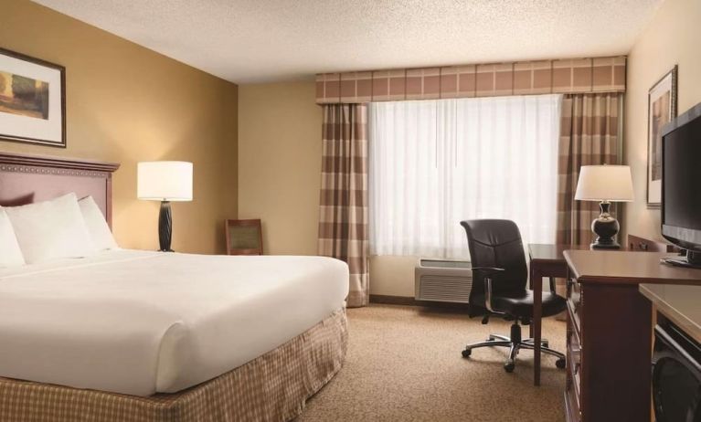 Romantic day use room at Country Inn & Suites By Radisson Mankato Hotel.