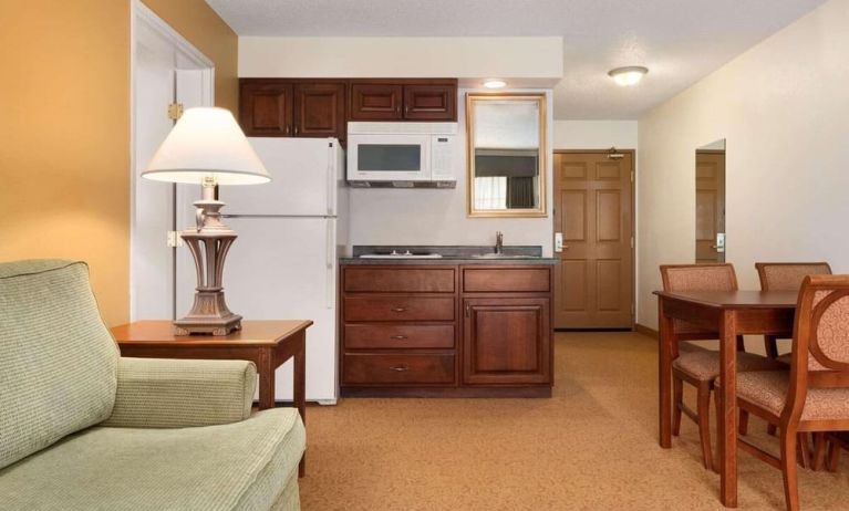 Romantic day use room at Country Inn & Suites By Radisson Mankato Hotel.