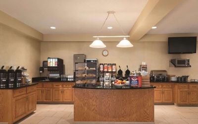 Breakfast available at Country Inn & Suites By Radisson Mankato Hotel.