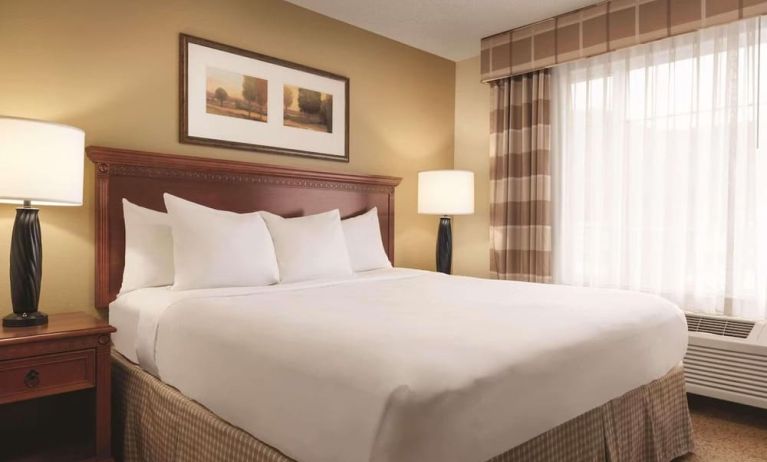 Romantic day use room at Country Inn & Suites By Radisson Mankato Hotel.