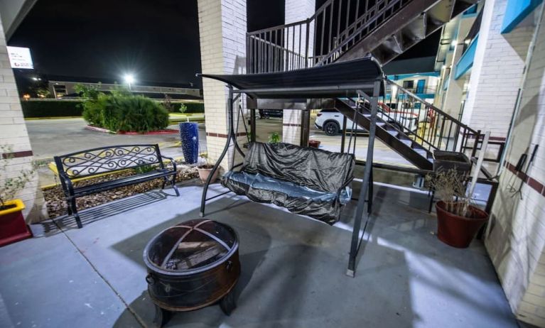 Outdoor seating at Hotel Bliss Kemah Boardwalk.