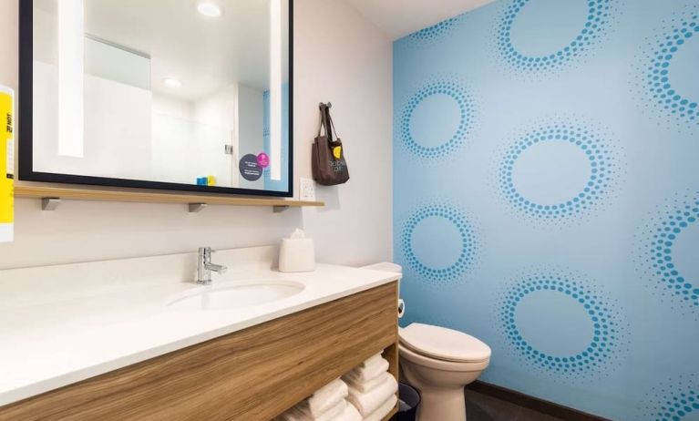 Guest bathroom at Tru By Hilton Eugene.